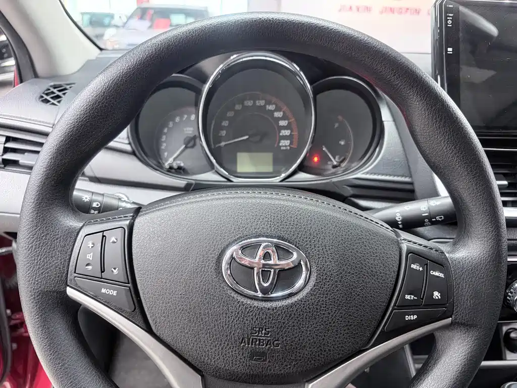 Toyota Yaris L 2021 — фото 8