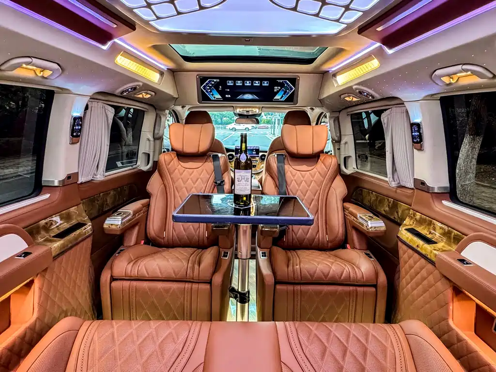 Mercedes-Benz V-Class 2023 — фото 26