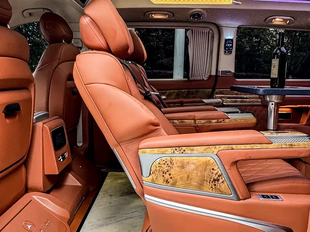 Mercedes-Benz V-Class 2023 — фото 29