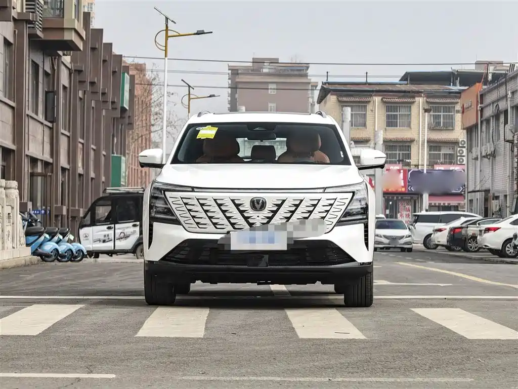 Changan CS75PLUS 2025 — фото 4