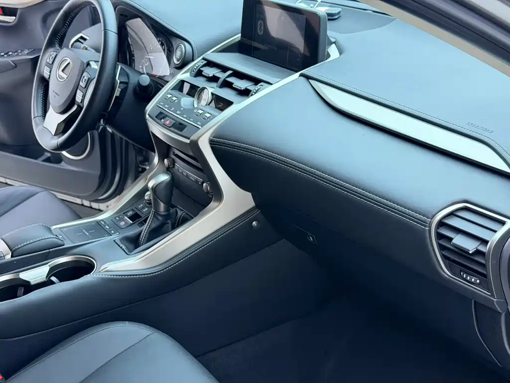 Lexus NX 2021 — фото 15