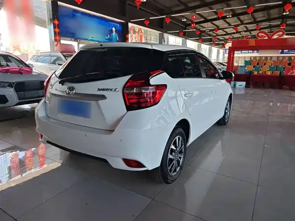Toyota Yaris L 2021