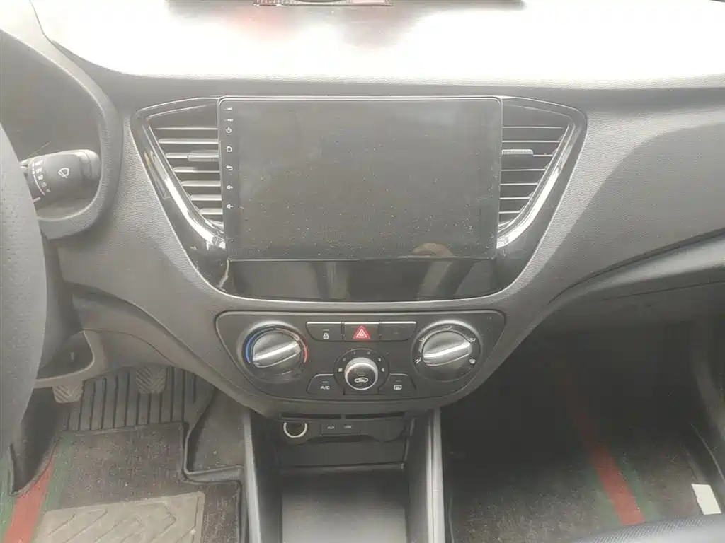 Hyundai Verna 2018 — фото 13