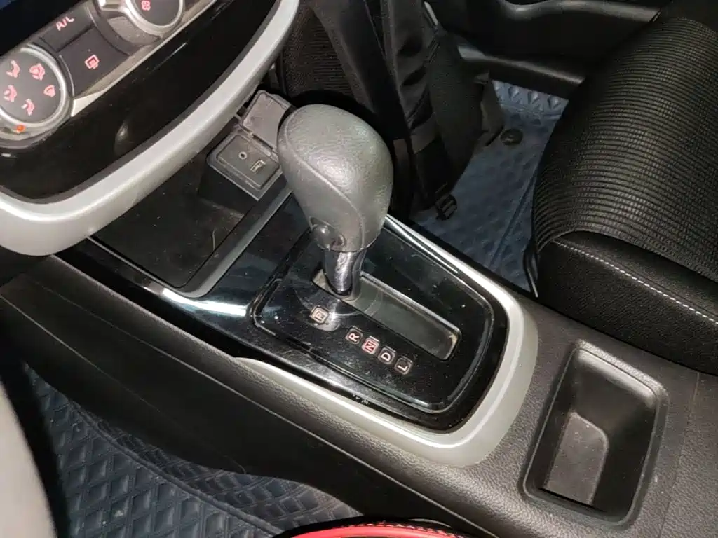 Nissan Tiida 2018 — фото 14