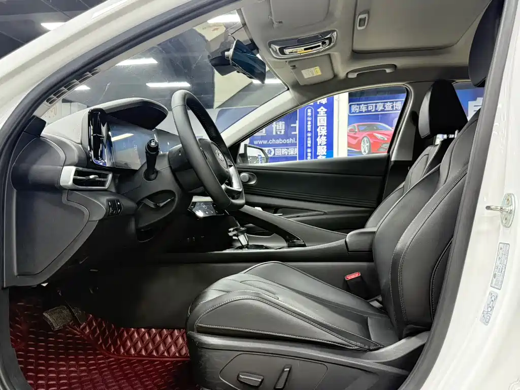Hyundai Elantra 2022 — фото 17