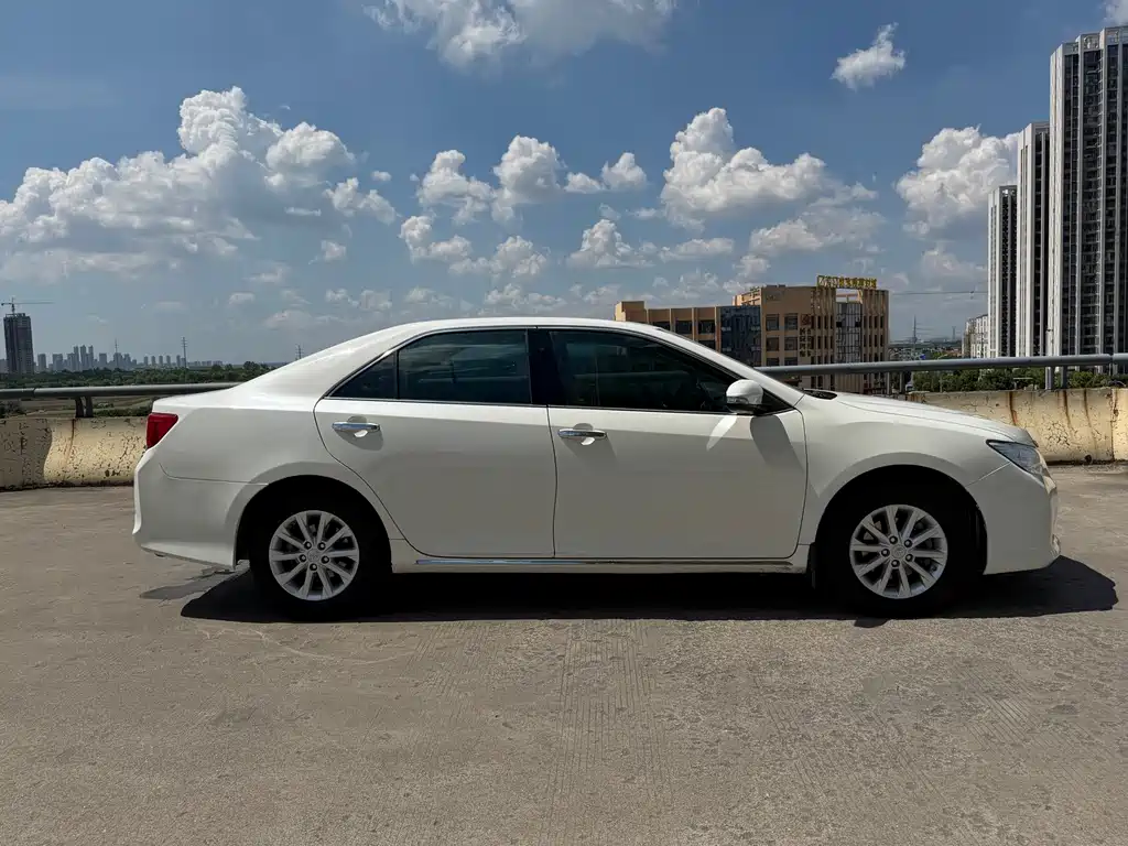 Toyota Camry 2013 — фото 12