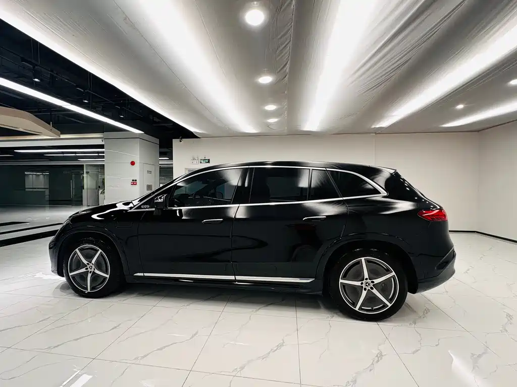 Mercedes-Benz EQS SUV 2023 — фото 8