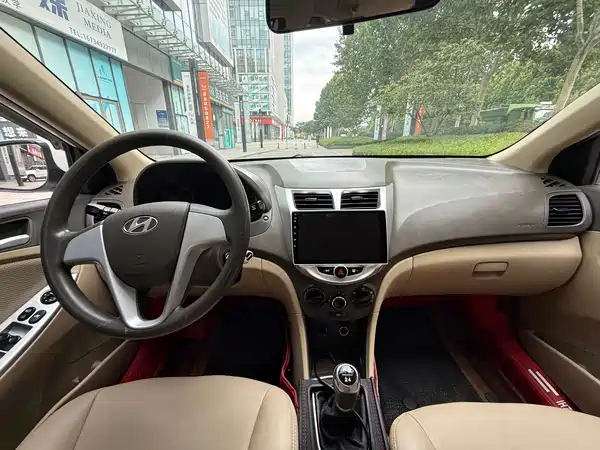 Hyundai Accent 2013