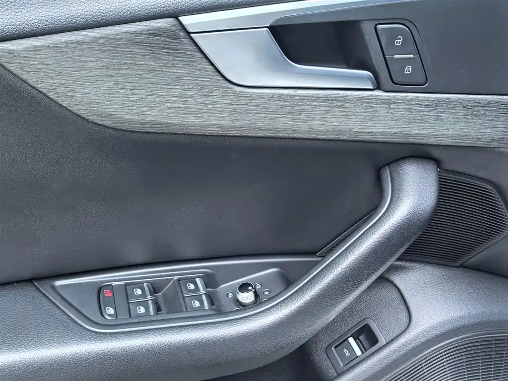 Audi A4L 2017 — фото 17