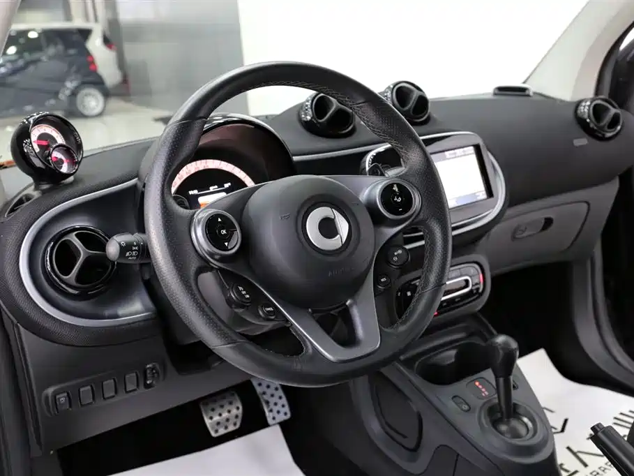 smart Fortwo 2018 — фото 10