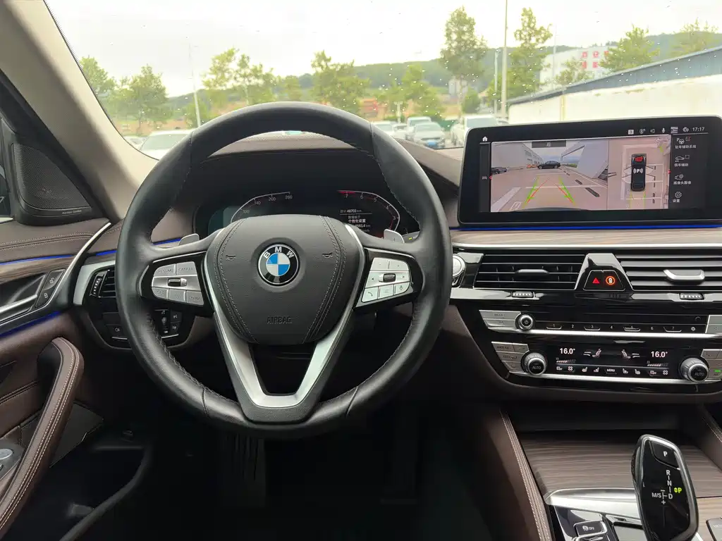 BMW 5 Series 2022 — фото 11