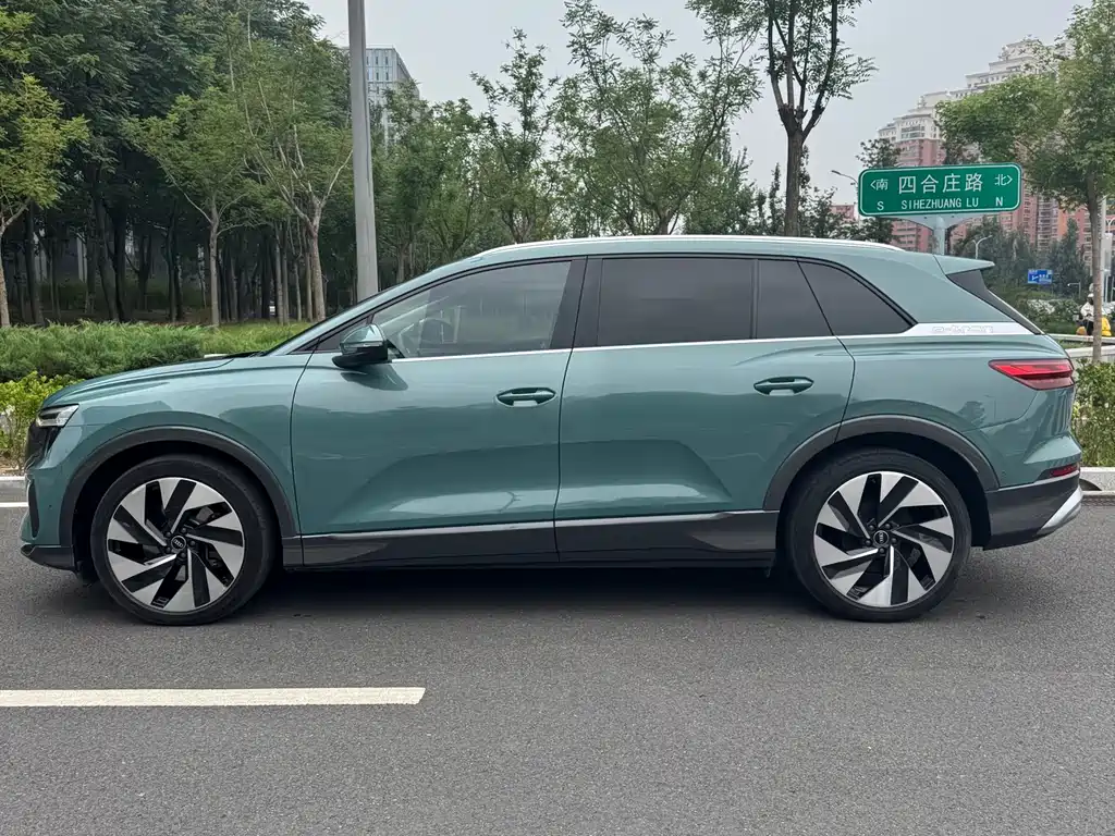 Audi Q5 e-tron 2023 — фото 3