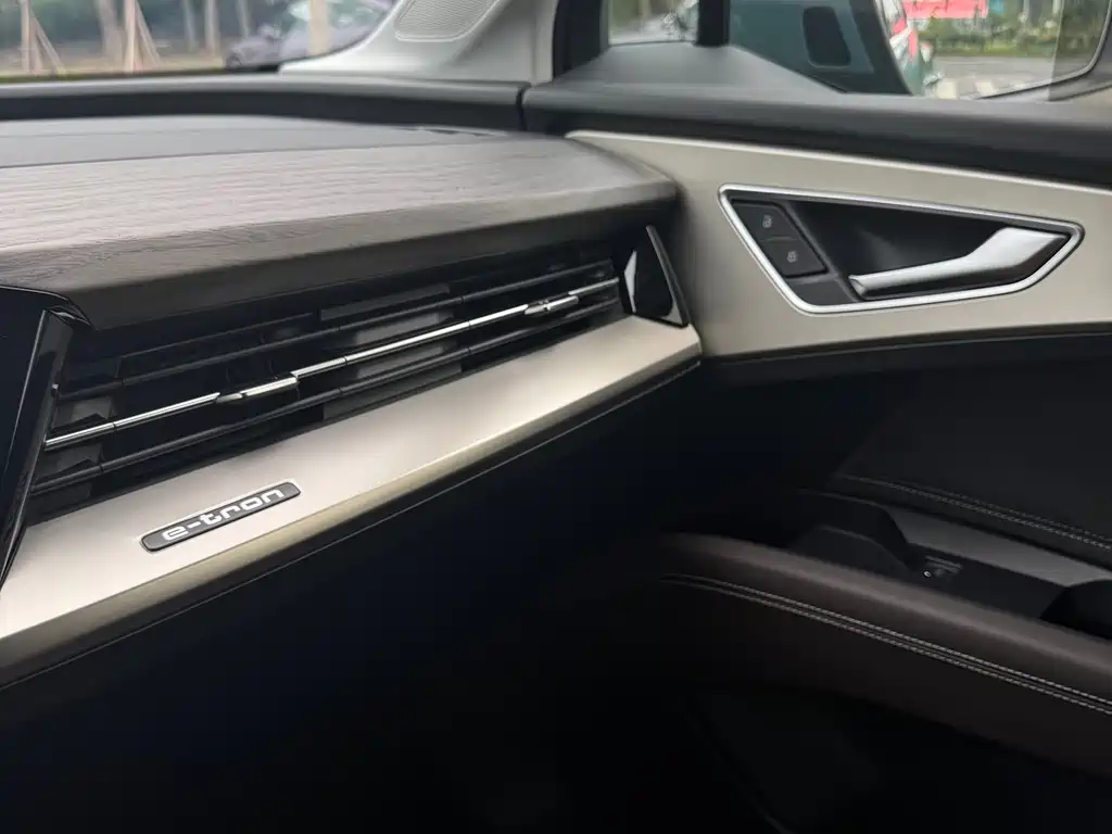 Audi Q5 e-tron 2023 — фото 31