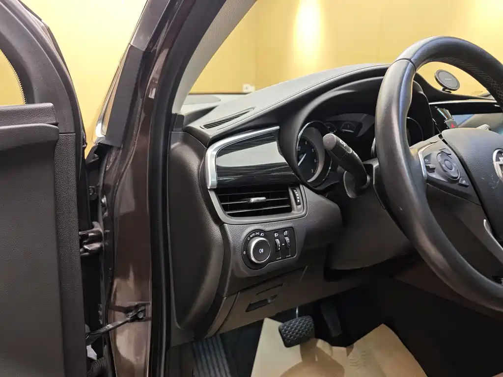 Buick Envision Plus 2021 — фото 12