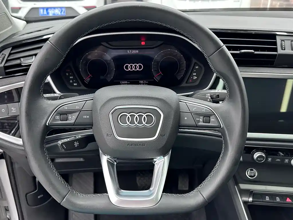 Audi Q3 2023 — фото 11