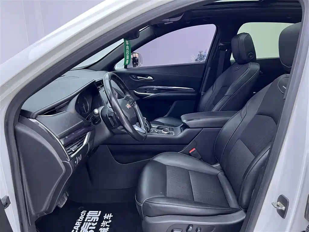 Cadillac XT4 2019 — фото 18