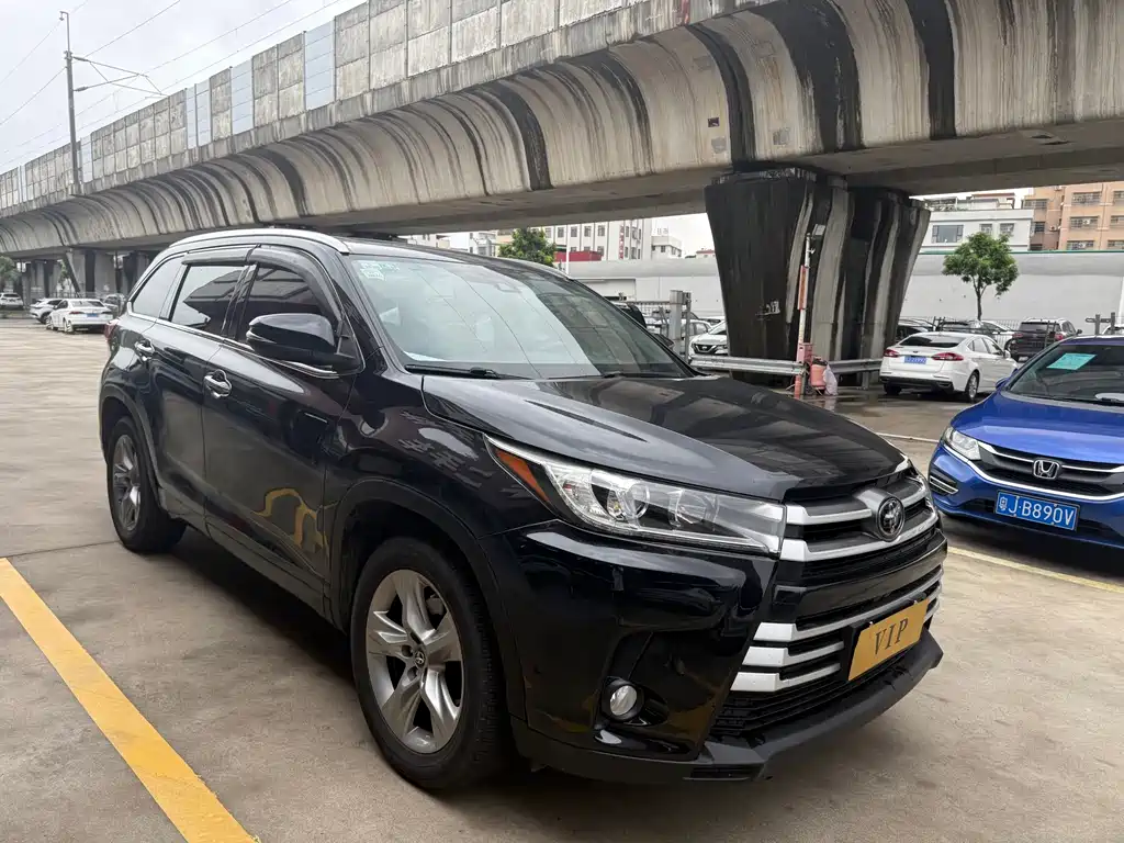 Toyota Highlander 2018 — фото 1