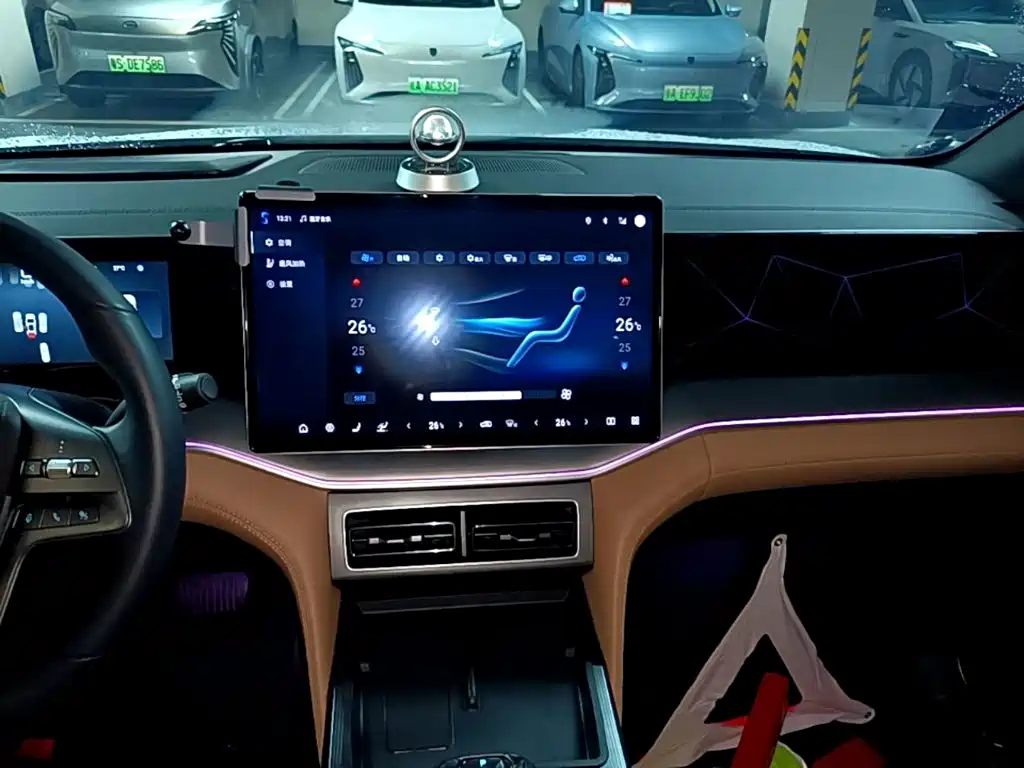 BYD L DM-i 2025 — фото 13