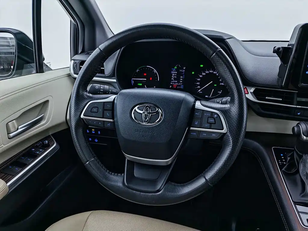 Toyota Sienna 2023 — фото 14