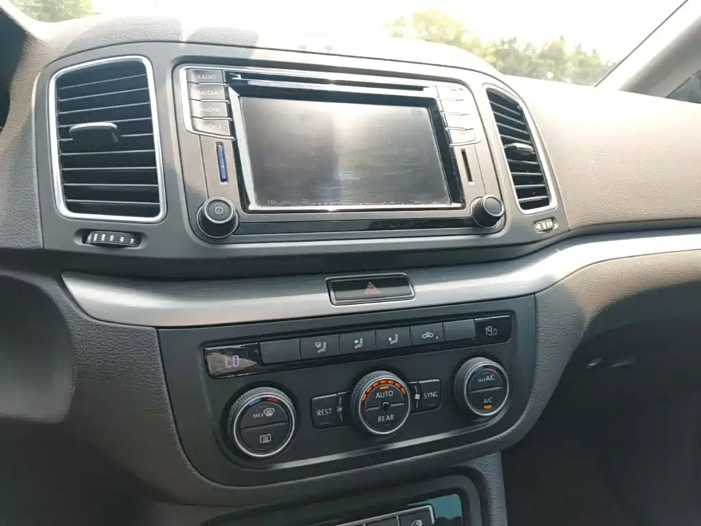 Volkswagen Sharan 2017 — фото 13