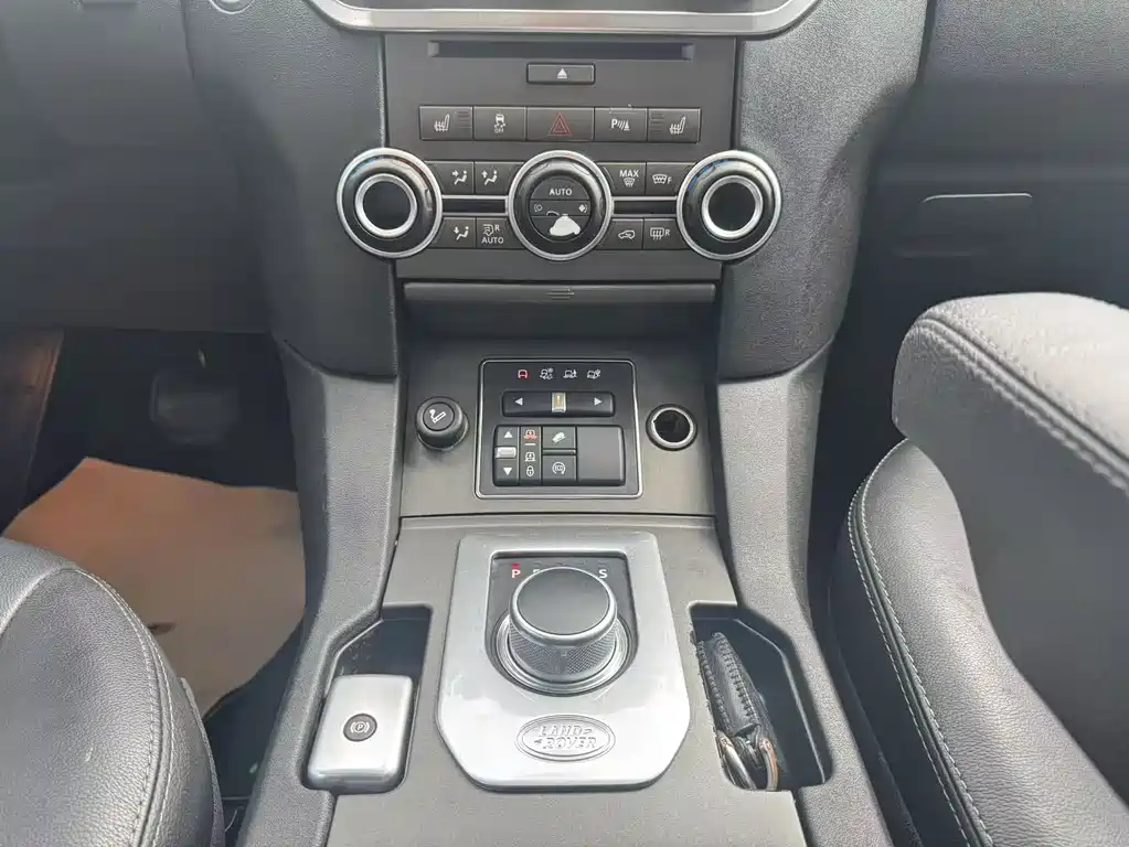 Land Rover Discovery 2016 — фото 11