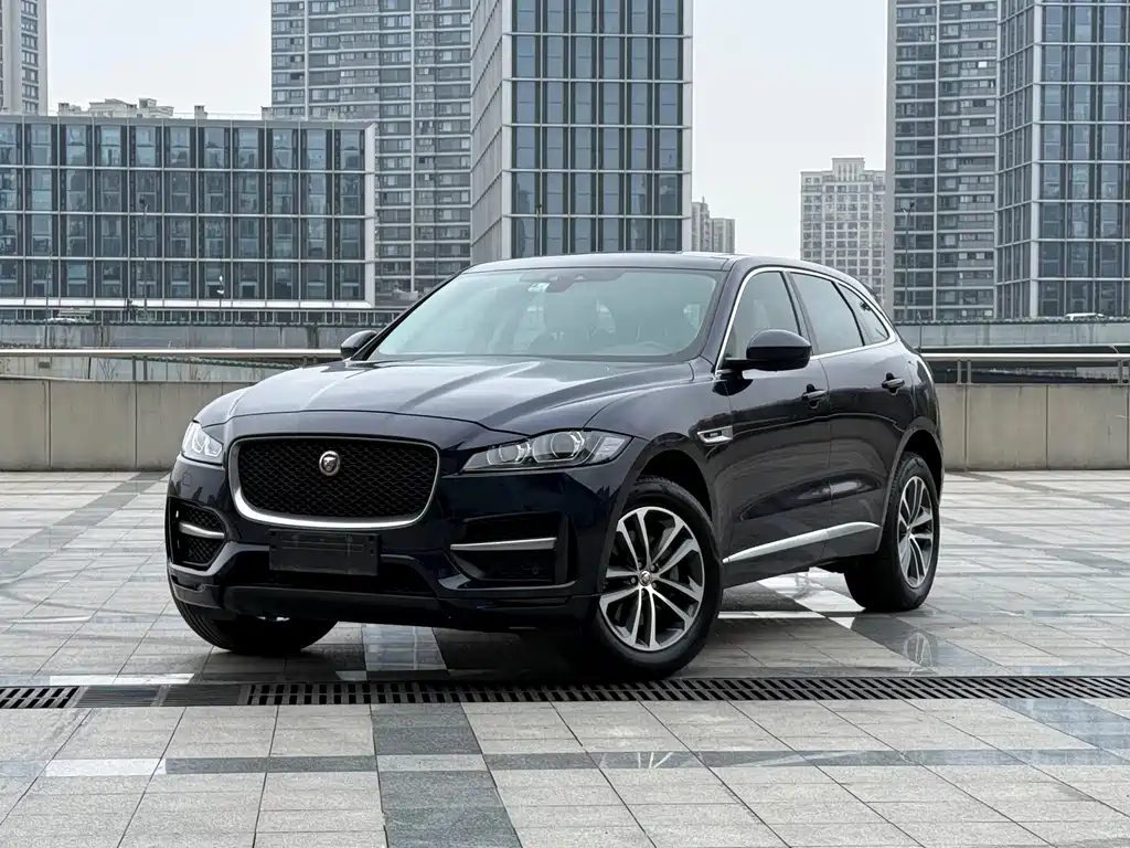 Jaguar F-PACE 2017 — фото 1