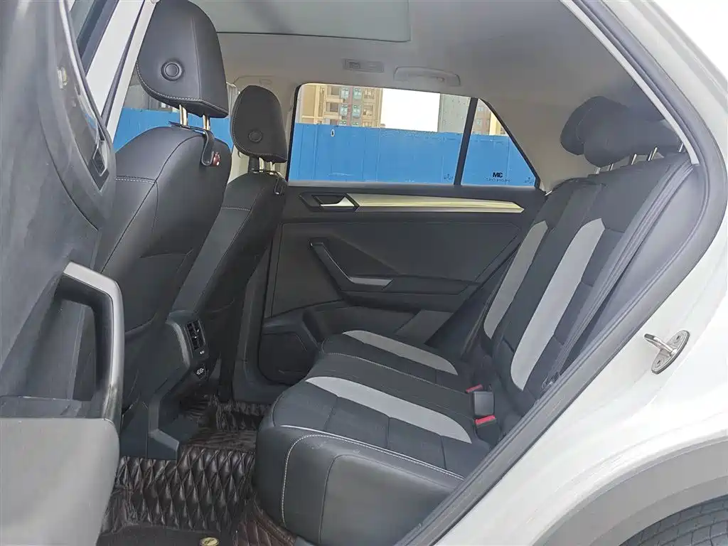 Volkswagen T-Roc 2020 — фото 14