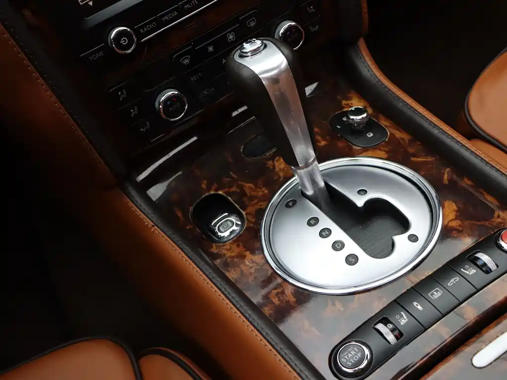 Bentley Flying Spur 2014 — фото 13