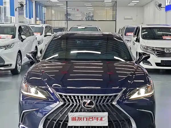 Lexus ES 2023