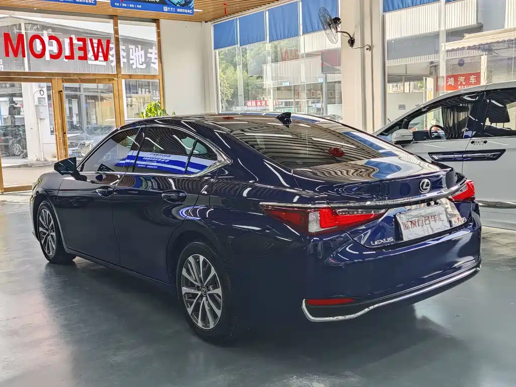 Lexus ES 2023 — фото 18
