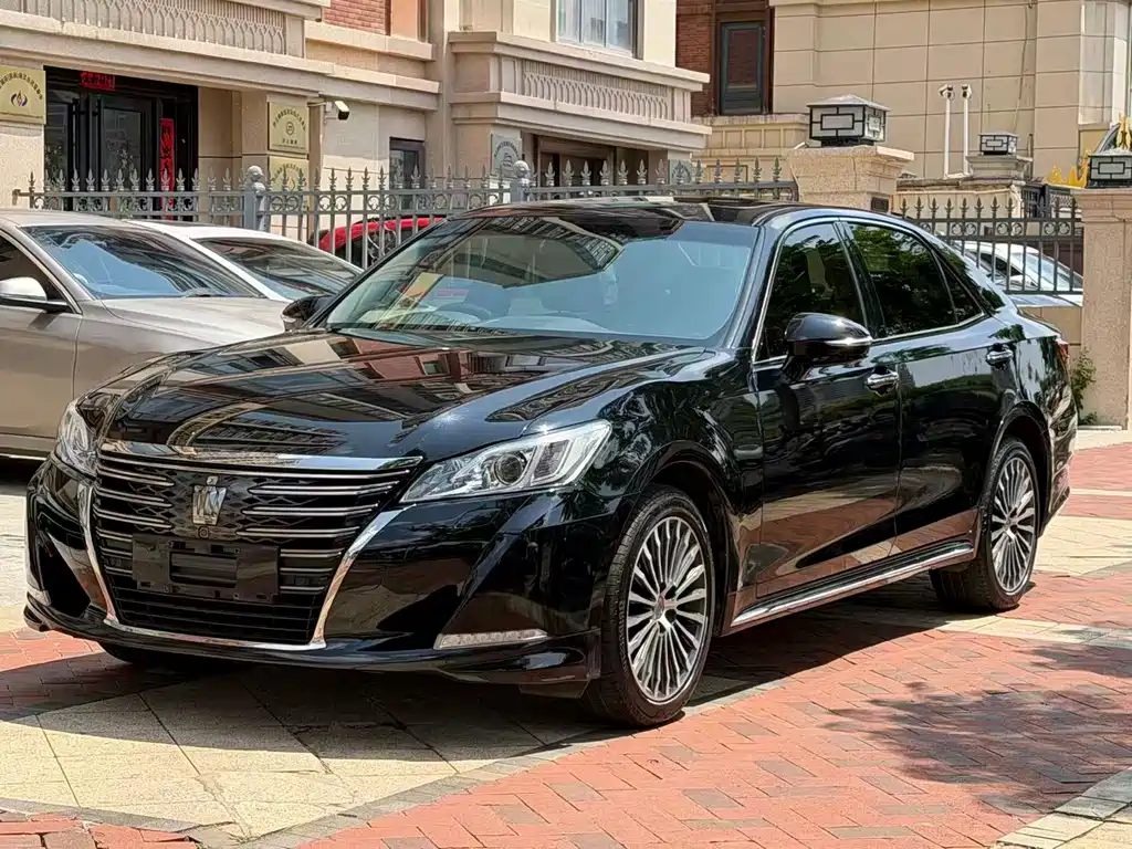 Toyota Crown 2018