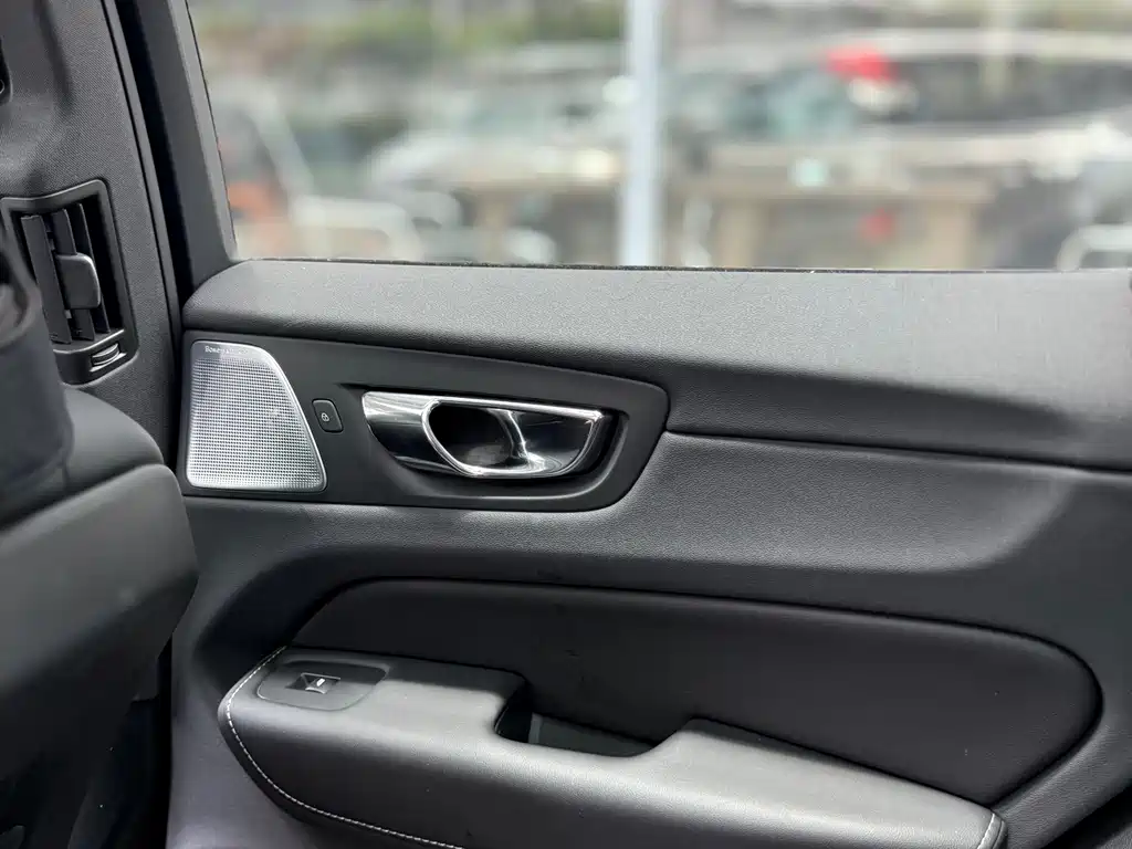 Volvo XC60 PHEV 2020 — фото 26