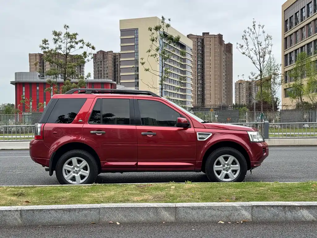 Land Rover Freelander 2 2011 — фото 12