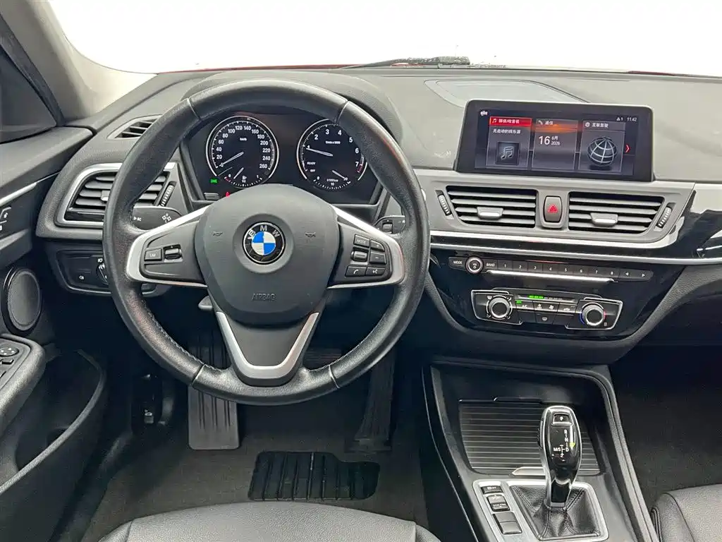 BMW 1 Series 2020 — фото 19