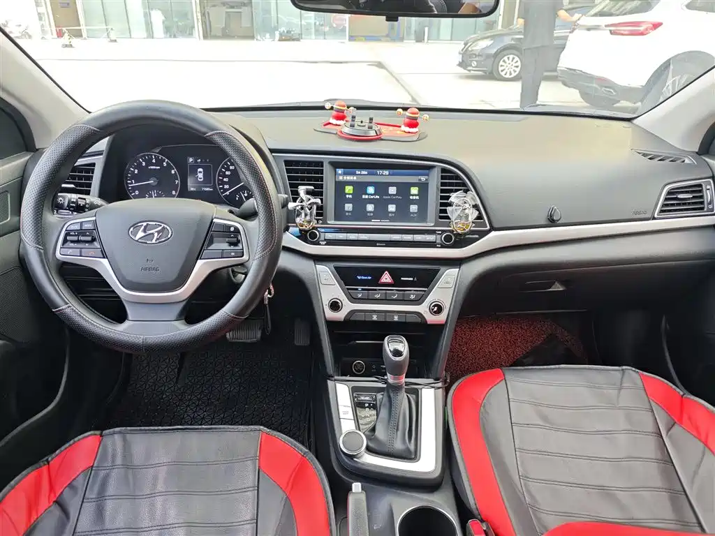 Hyundai Elantra 2018 — фото 7