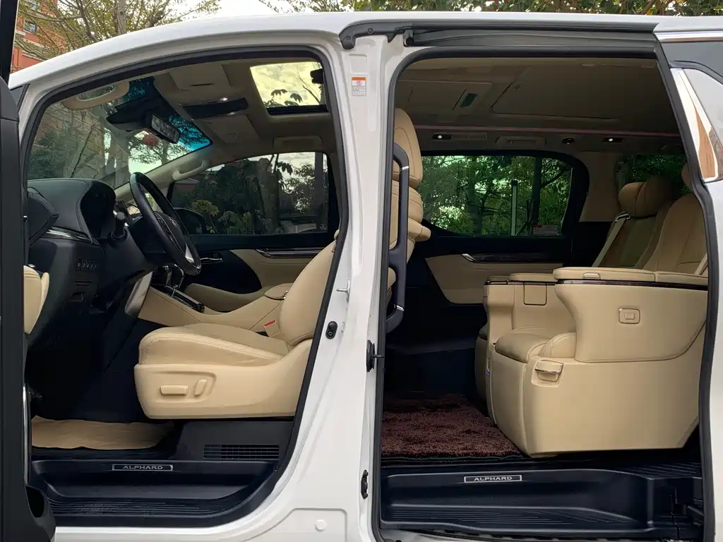 Toyota Alphard 2022 — фото 8