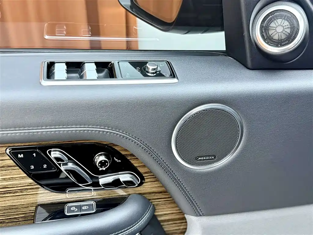 Land Rover Range Rover 2018 — фото 15
