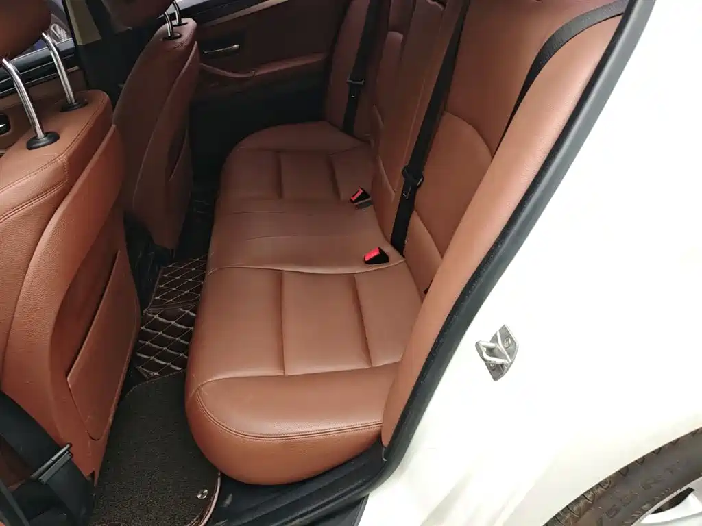 BMW 5 Series 2016 — фото 13