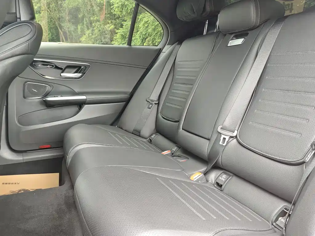 Mercedes-Benz C-Class 2022 — фото 10