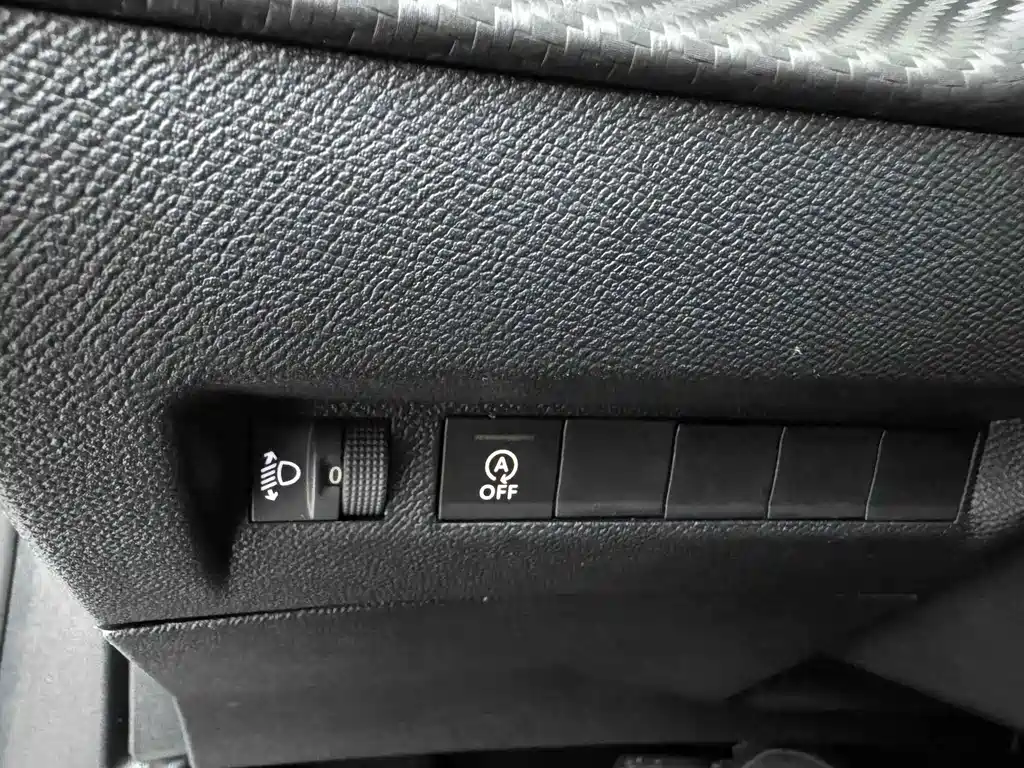 Peugeot 2008 2021 — фото 16