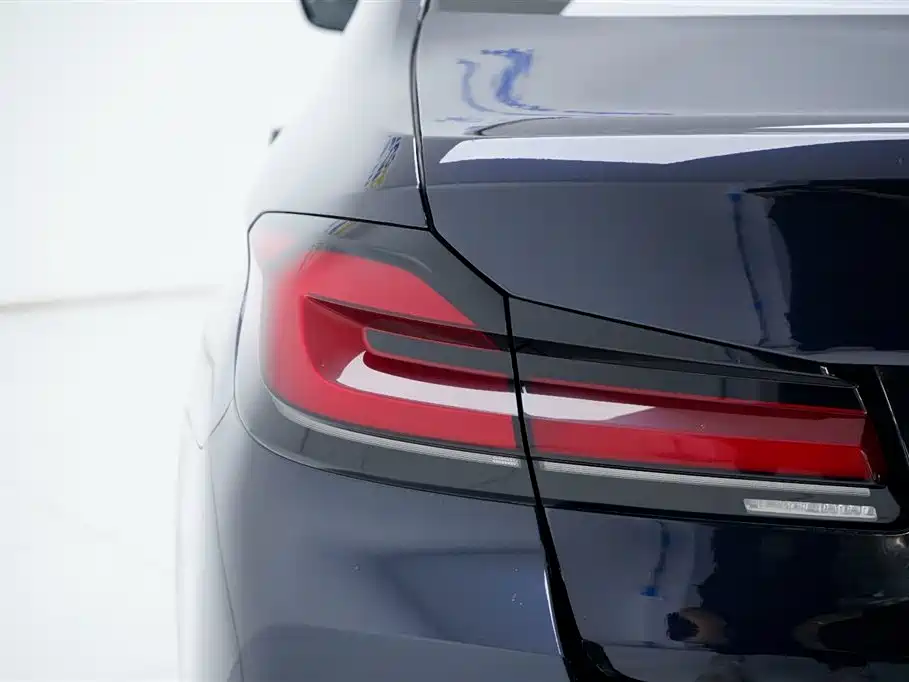 BMW 5 Series 2020 — фото 13