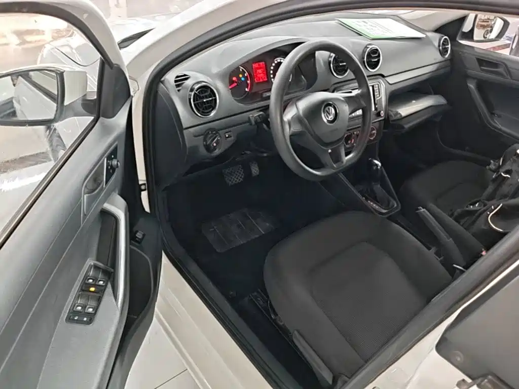 Volkswagen Jetta 2018 — фото 16