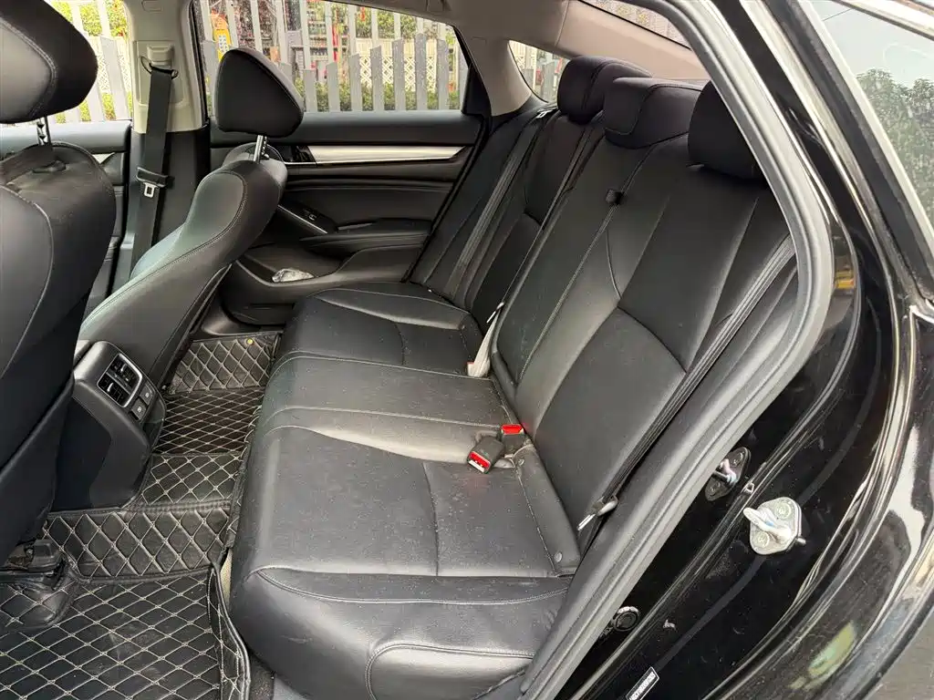 Honda Accord 2022 — фото 10