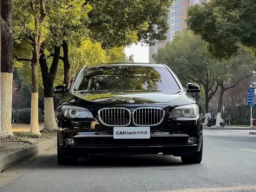 BMW 7 Series 2012 — фото 2