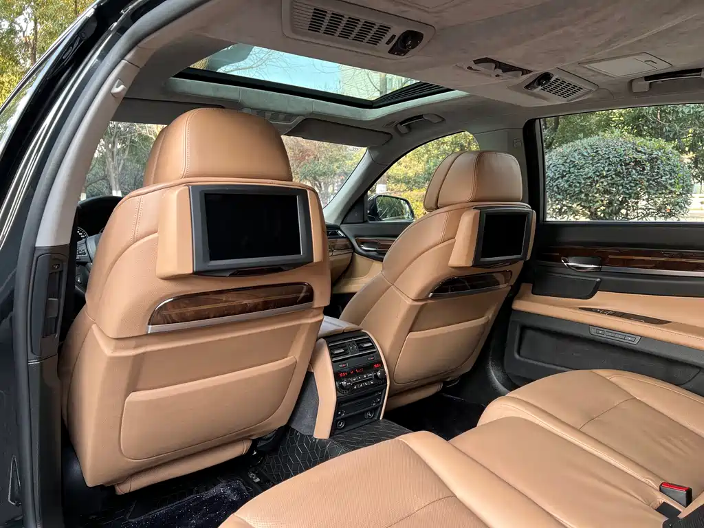 BMW 7 Series 2012 — фото 22