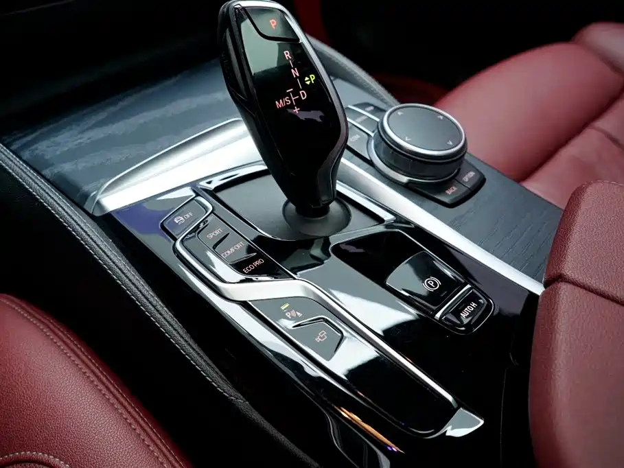 BMW 5 Series 2020 — фото 9