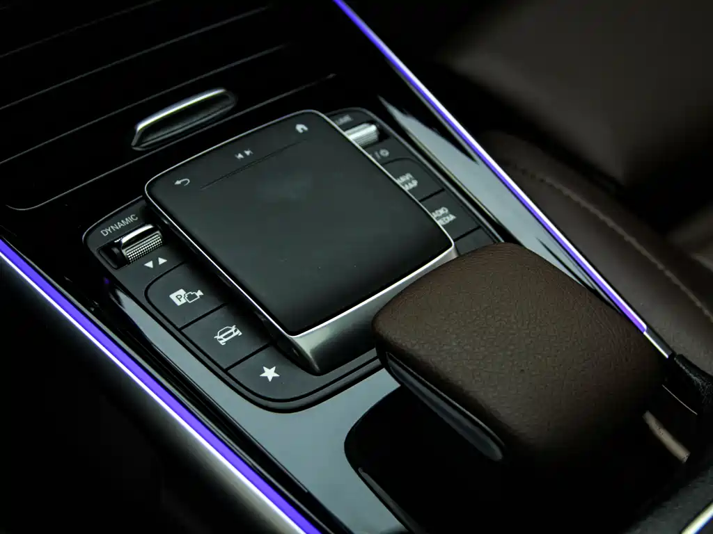 Mercedes-Benz GLB 2023 — фото 2