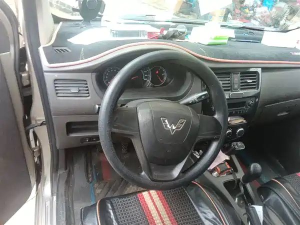 Wuling Rongguang V 2016