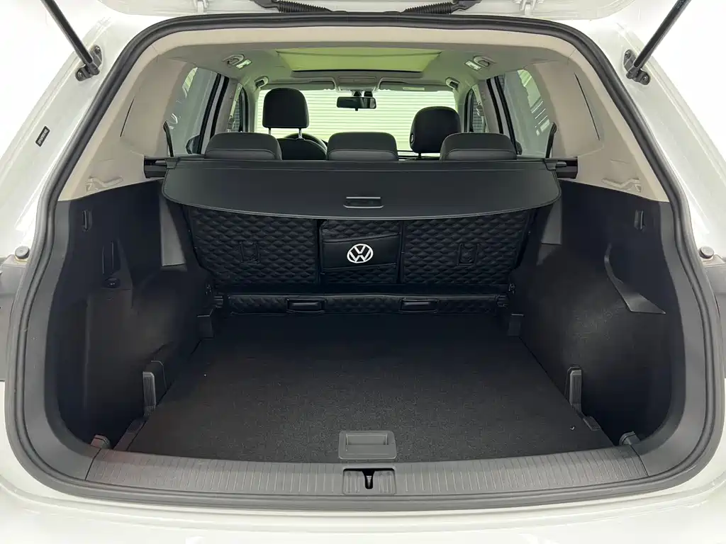 Volkswagen Tiguan L 2023 — фото 16