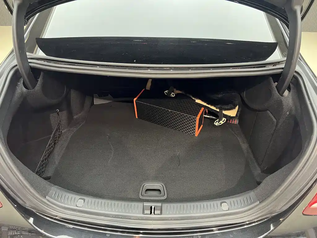 Mercedes-Benz E-Class 2018 — фото 18